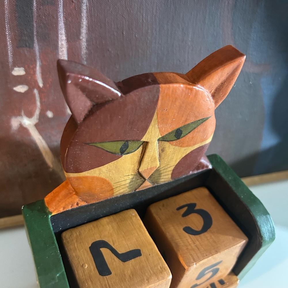 Wooden Cat Calendar with Blocks Made in Indonesia - Picture 6 of 13